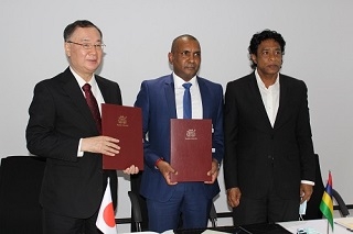 Signing ceremony2