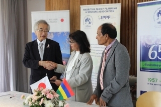 Signing Scene